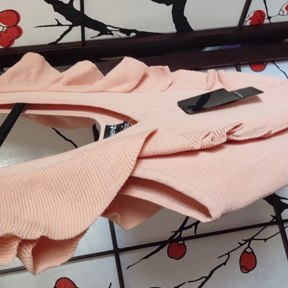 🎉HP🎉 bebe Pastel Pink Sleeveless Cropped Sweater Top with Ruffles - Picture 4 of 4